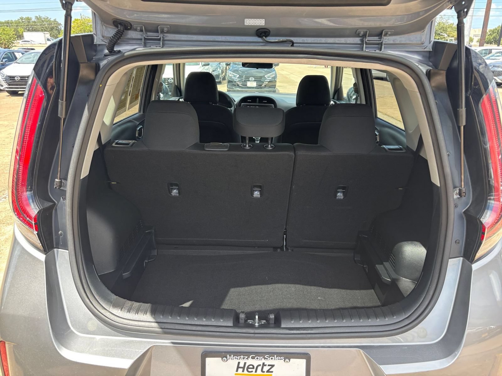 Used 2025 Kia Soul LX w/ LX Technology Package FWD image 24