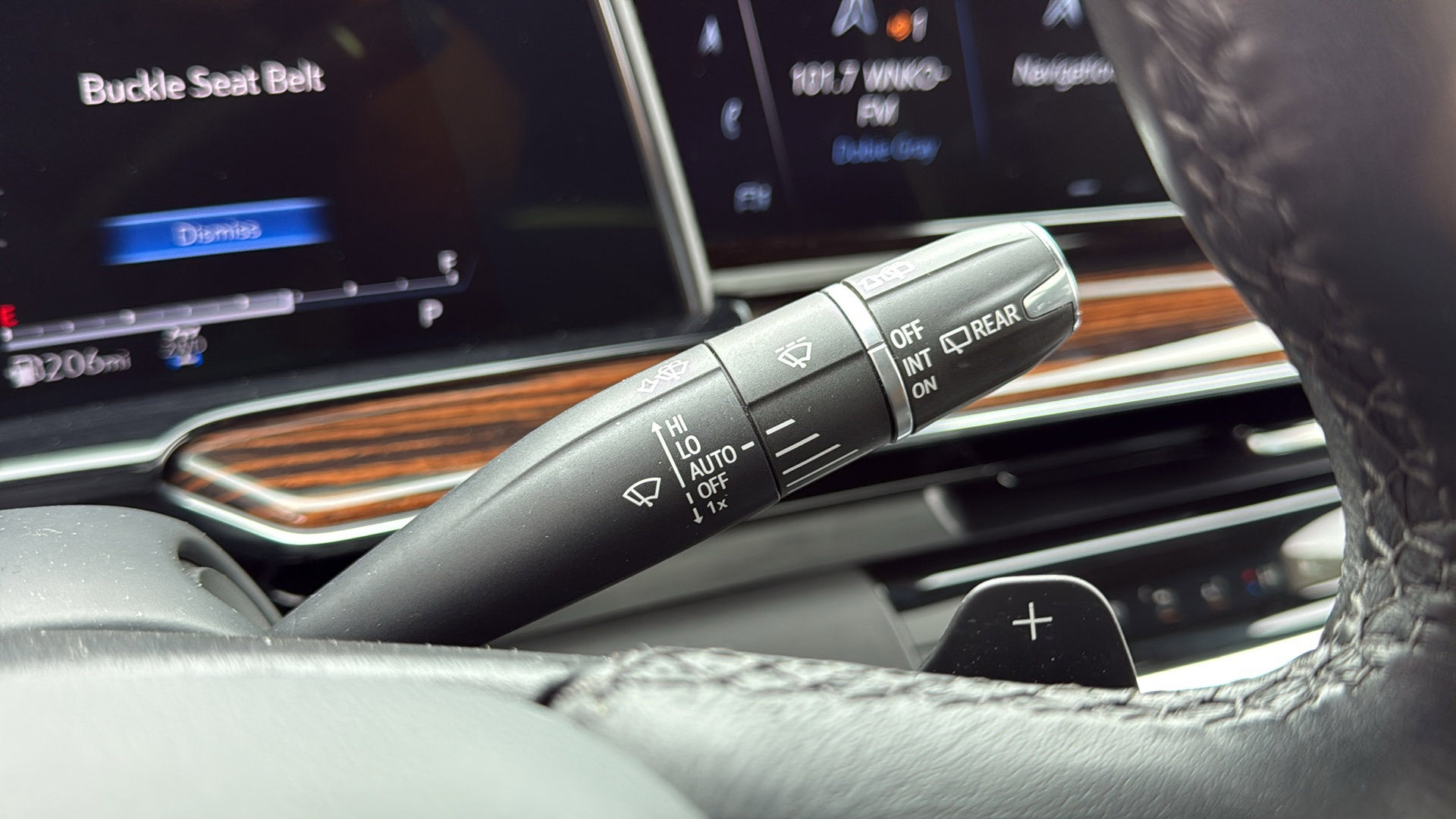 Used 2021 Cadillac Escalade ESV Premium Luxury w/ Performance Package image 17