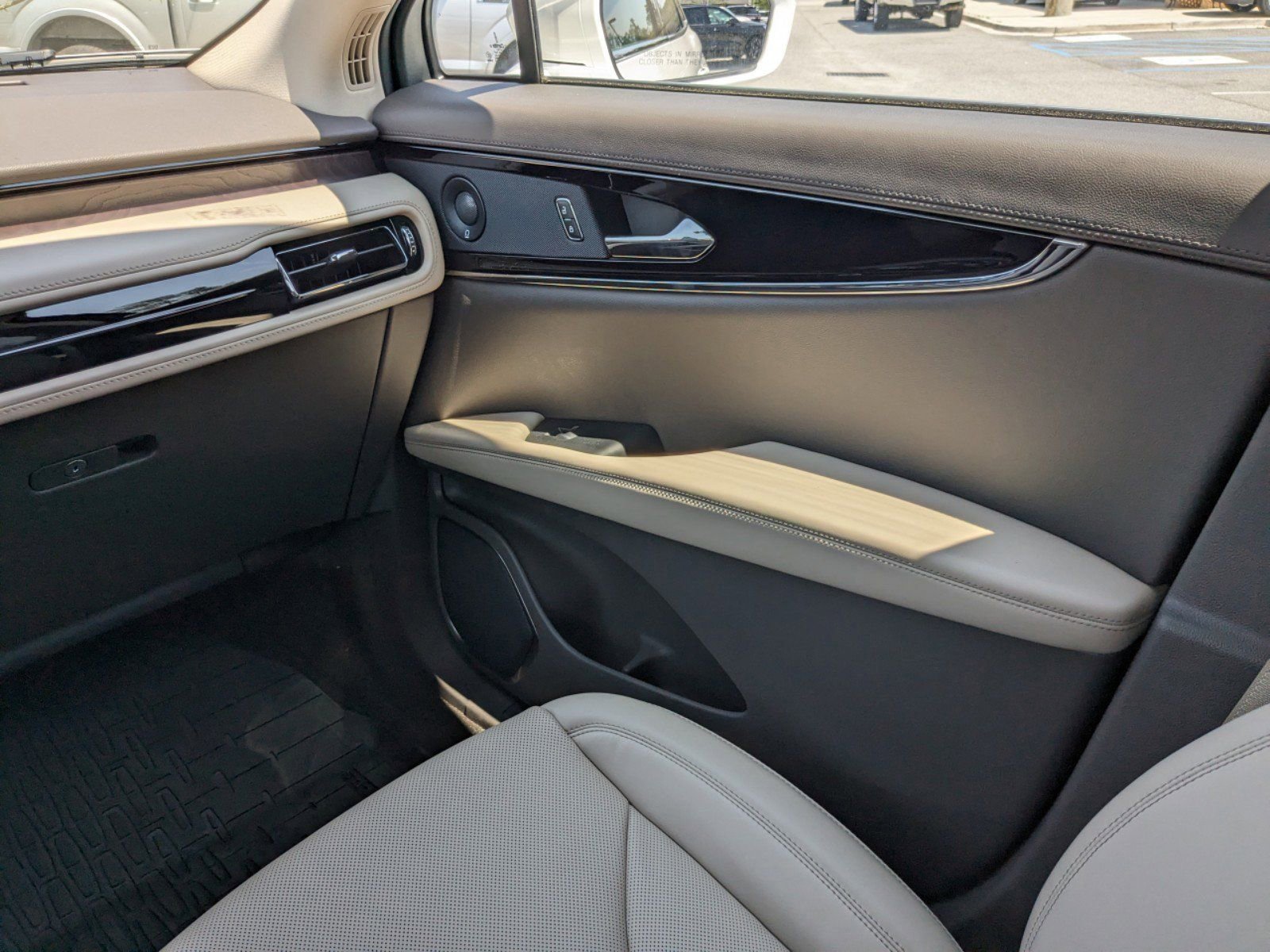 Certified 2023 Lincoln Nautilus Reserve w/ Equipment Group 201A image 19