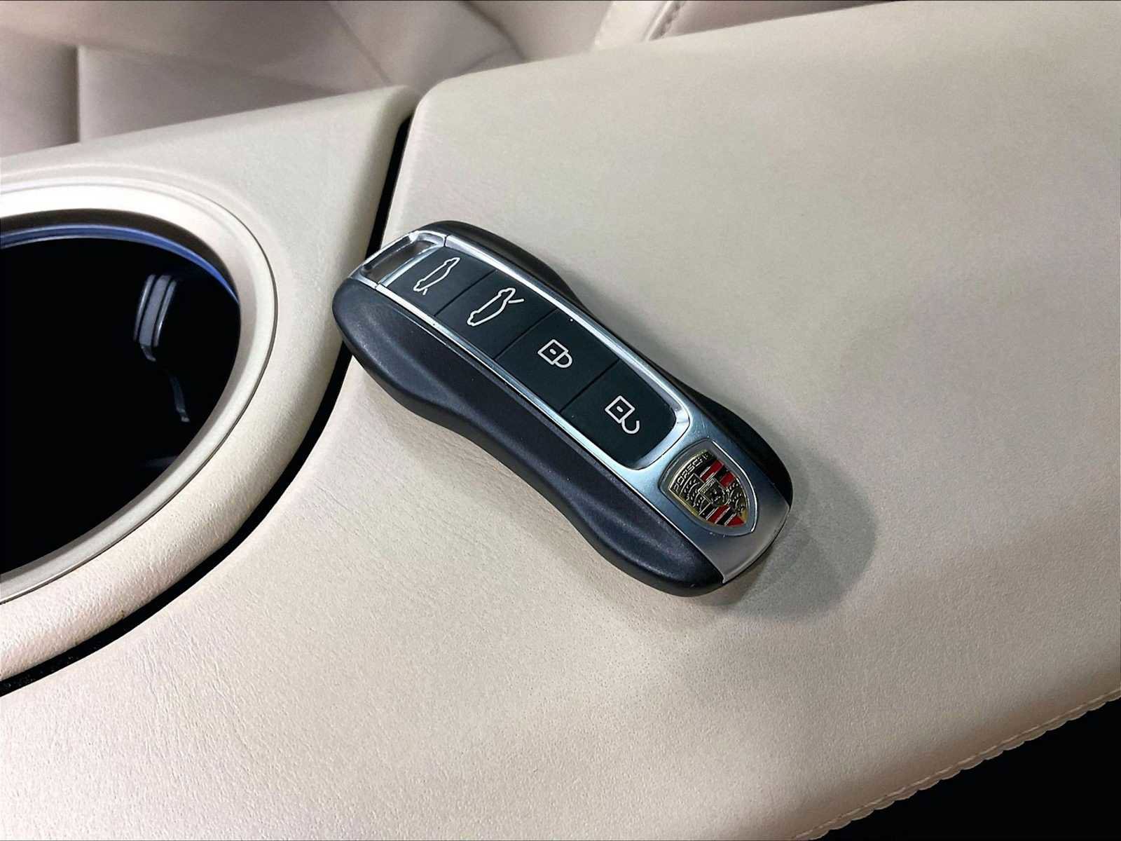 Used 2020 Porsche Taycan Turbo S AWD/4WD image 37
