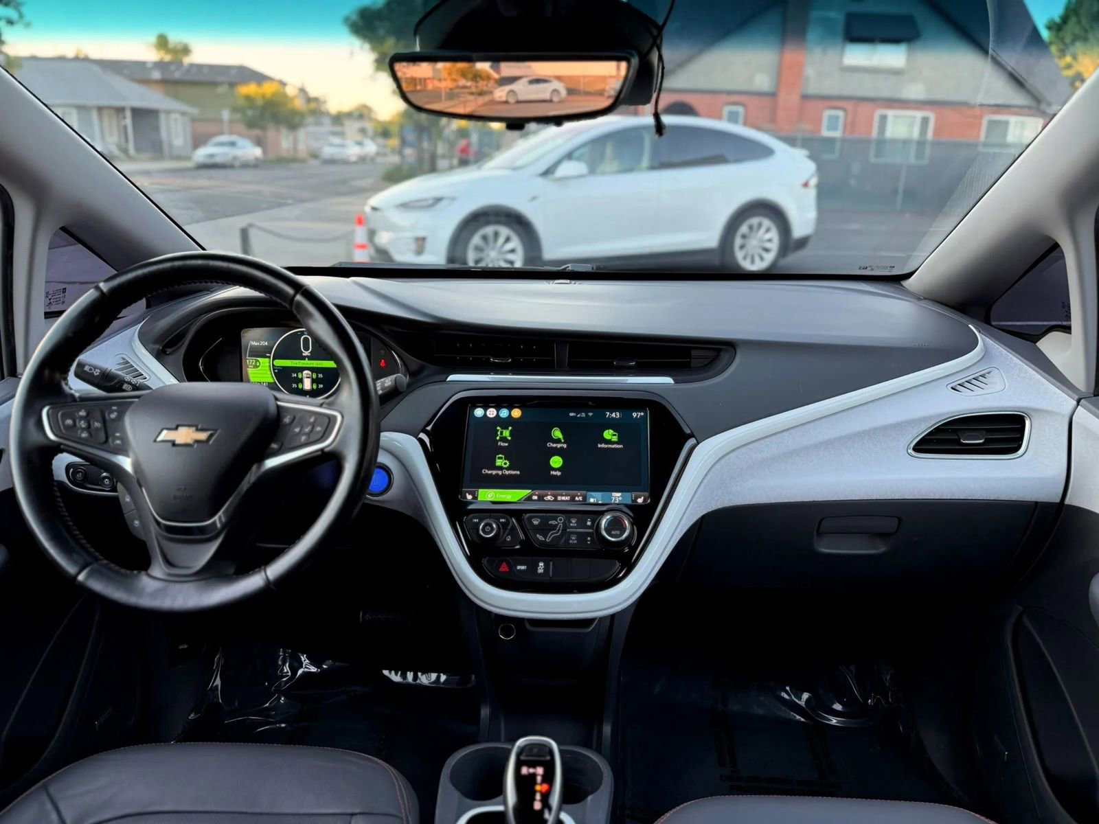 Used 2020 Chevrolet Bolt Premier w/ Infotainment Package FWD image 10