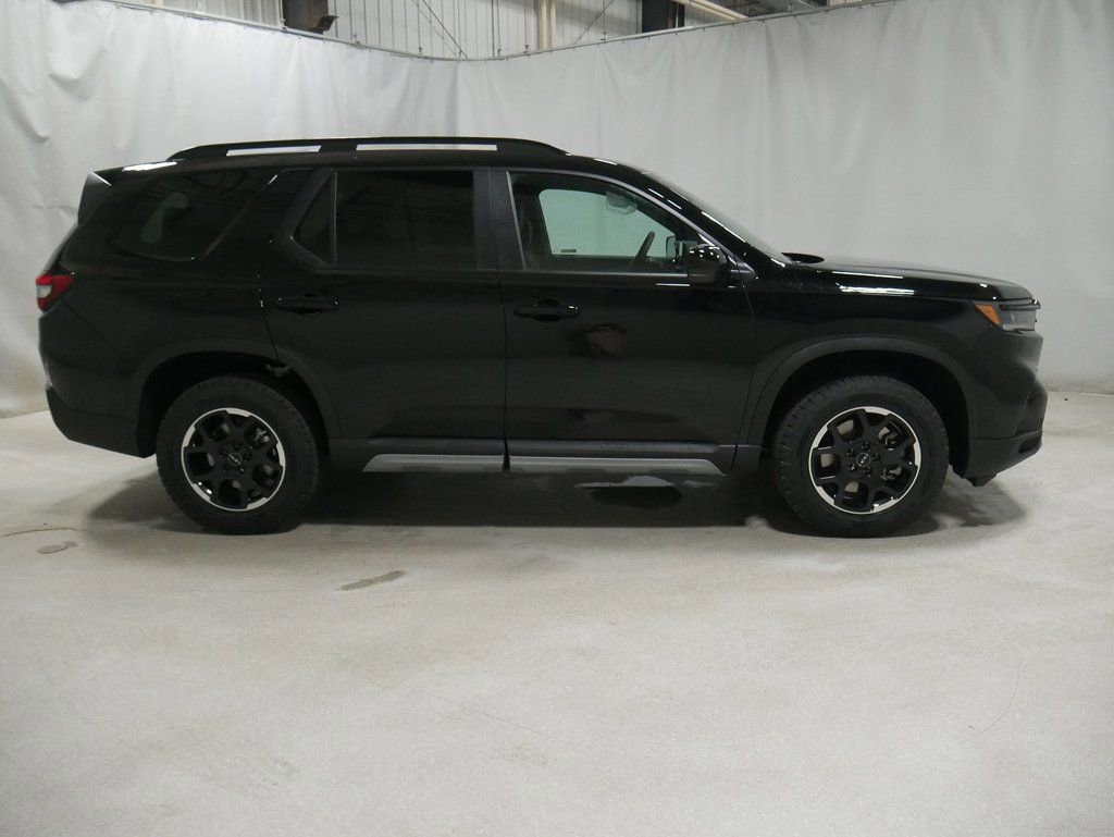 New 2025 Honda Pilot TrailSport image 9