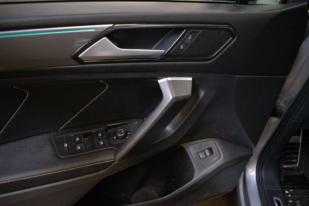 Used 2022 Volkswagen Tiguan SE R-Line image 21