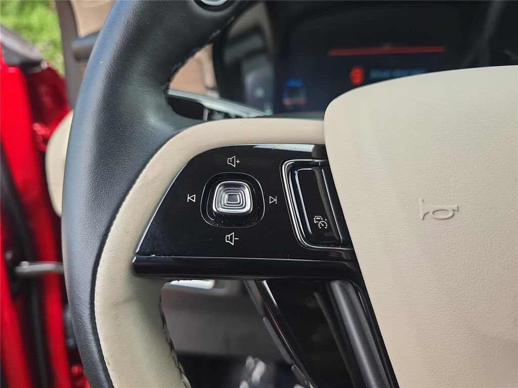 Certified 2025 Lincoln Corsair Reserve FWD image 25