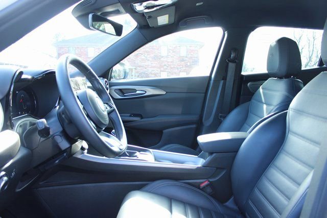 Used 2025 Alfa Romeo Tonale w/ Premium Package image 12