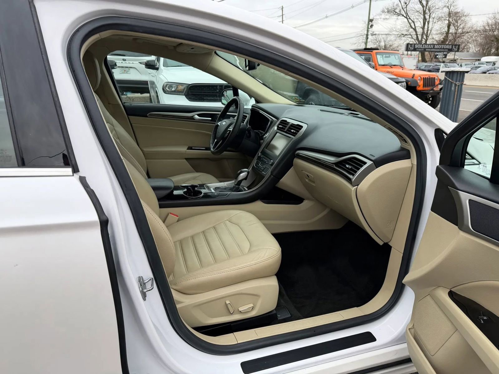 Used 2016 Ford Fusion SE w/ Equipment Group 502A image 23