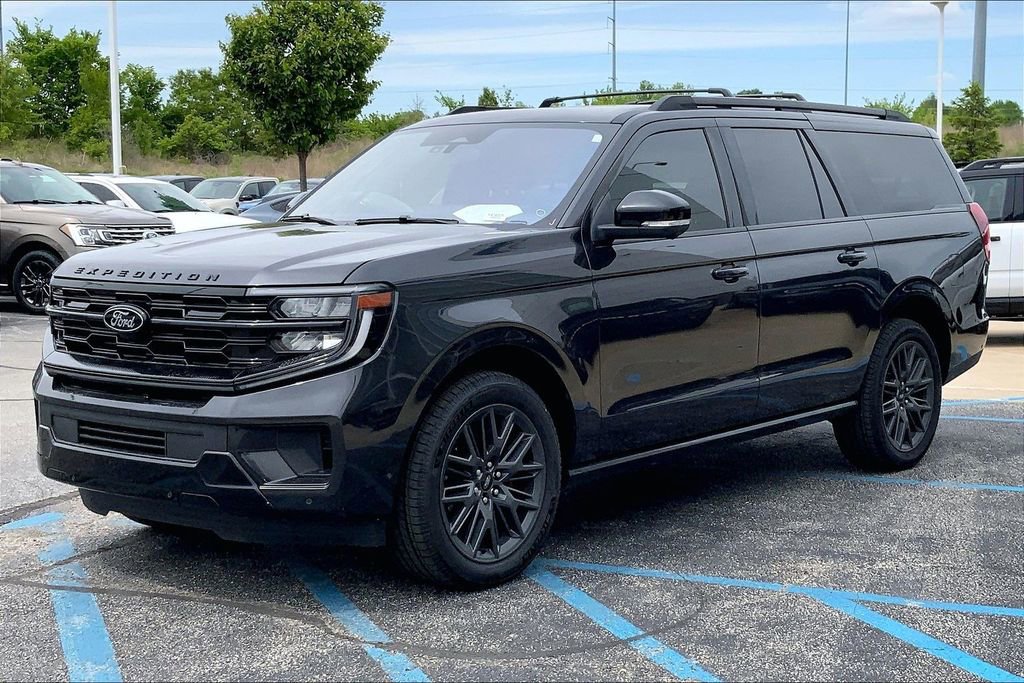 Used 2025 Ford Expedition Max Platinum w/ Stealth Performance Package AWD/4WD image 5