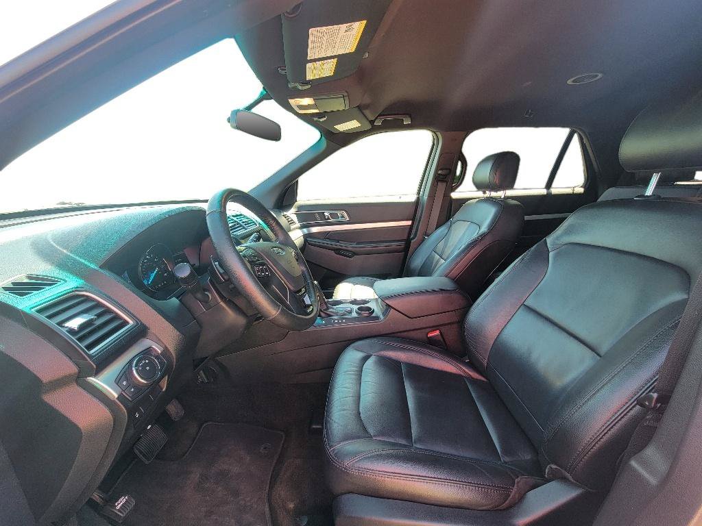 Used 2017 Ford Explorer XLT w/ Equipment Group 202A FWD image 11