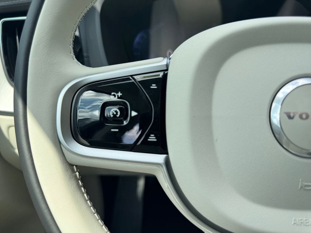 New 2026 Volvo XC60 B5 Ultra w/ Protection Package Premier AWD/4WD image 15