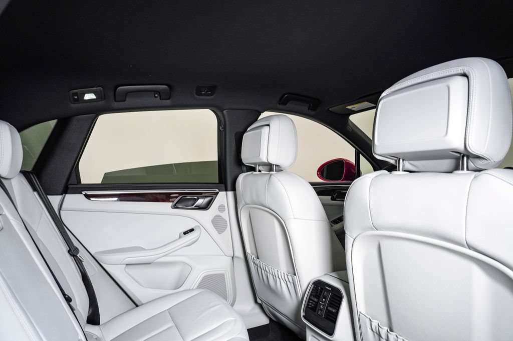 Certified 2026 Porsche Macan AWD/4WD image 16