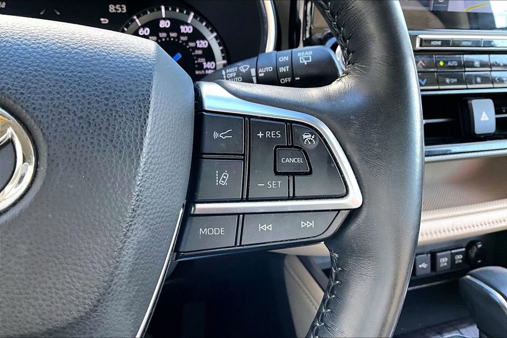 Used 2021 Toyota Highlander Platinum AWD/4WD image 13