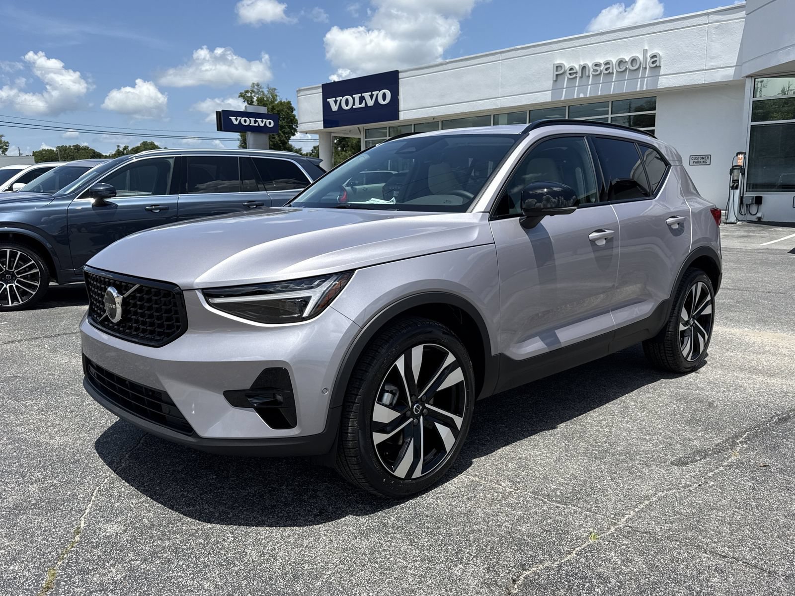 New 2026 Volvo XC40 B5 Ultra w/ Protection Package Premier AWD/4WD image 1