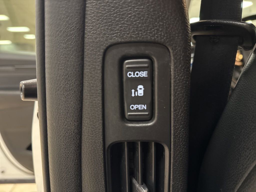 Used 2022 Honda Odyssey Elite image 18