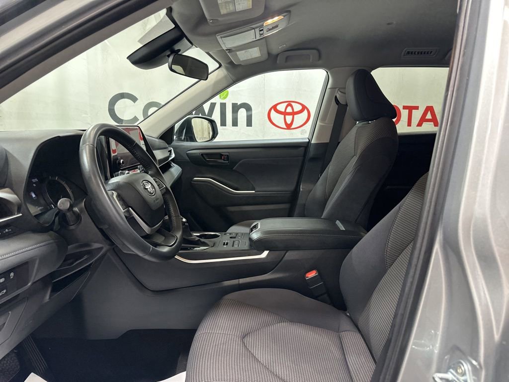 Used 2024 Toyota Highlander LE image 23