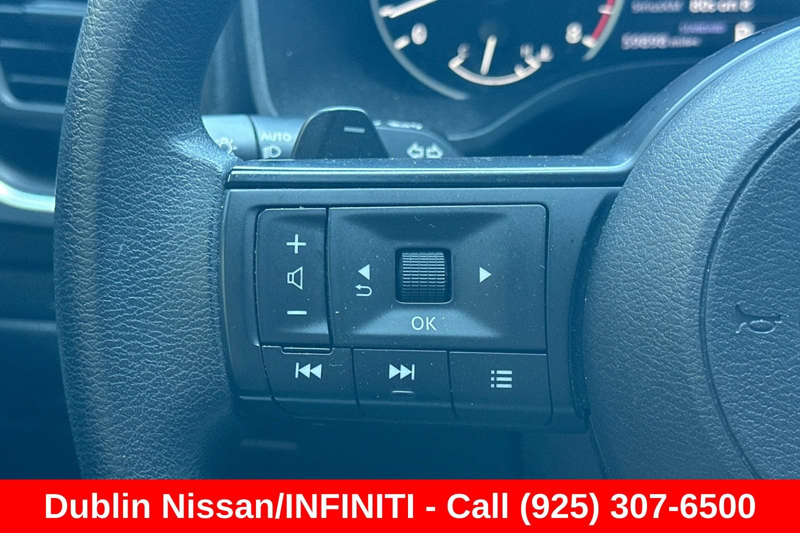 Used 2024 Nissan Rogue S FWD image 37