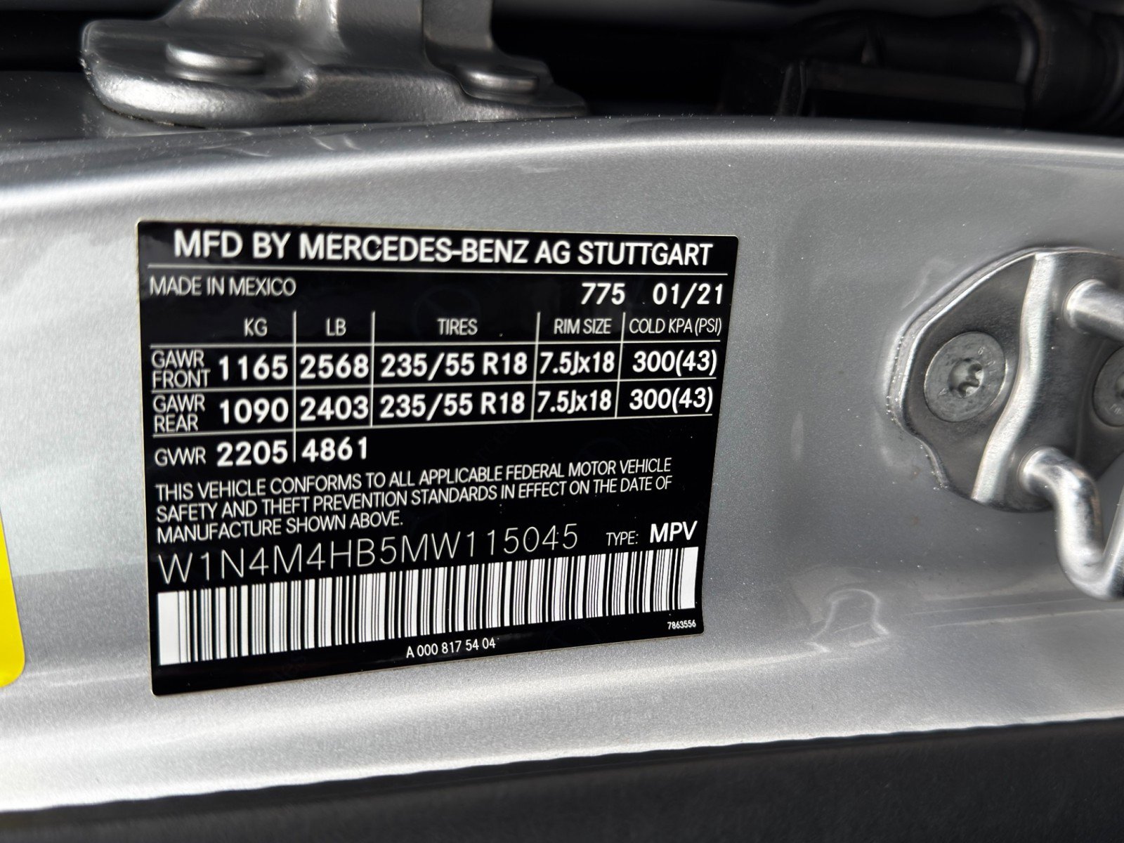 Used 2021 Mercedes-Benz GLB 250 4MATIC w/ Premium Package image 45