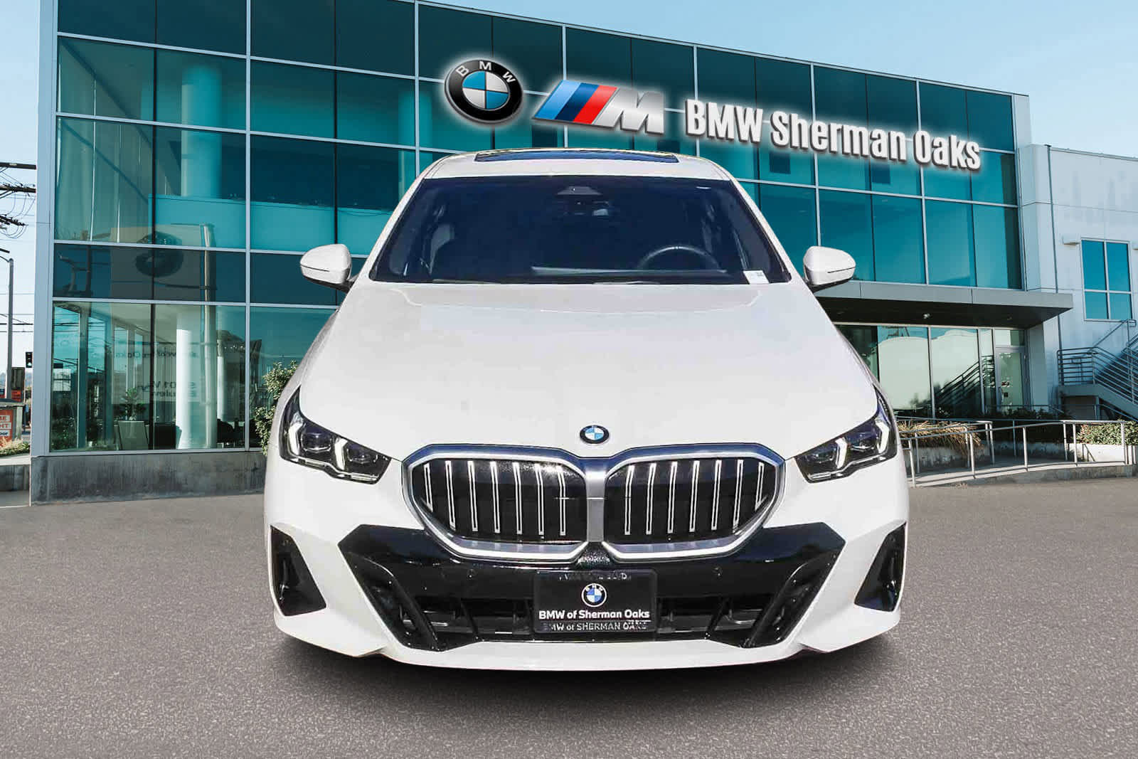 Used 2025 BMW 530i w/ M Sport Package image 2