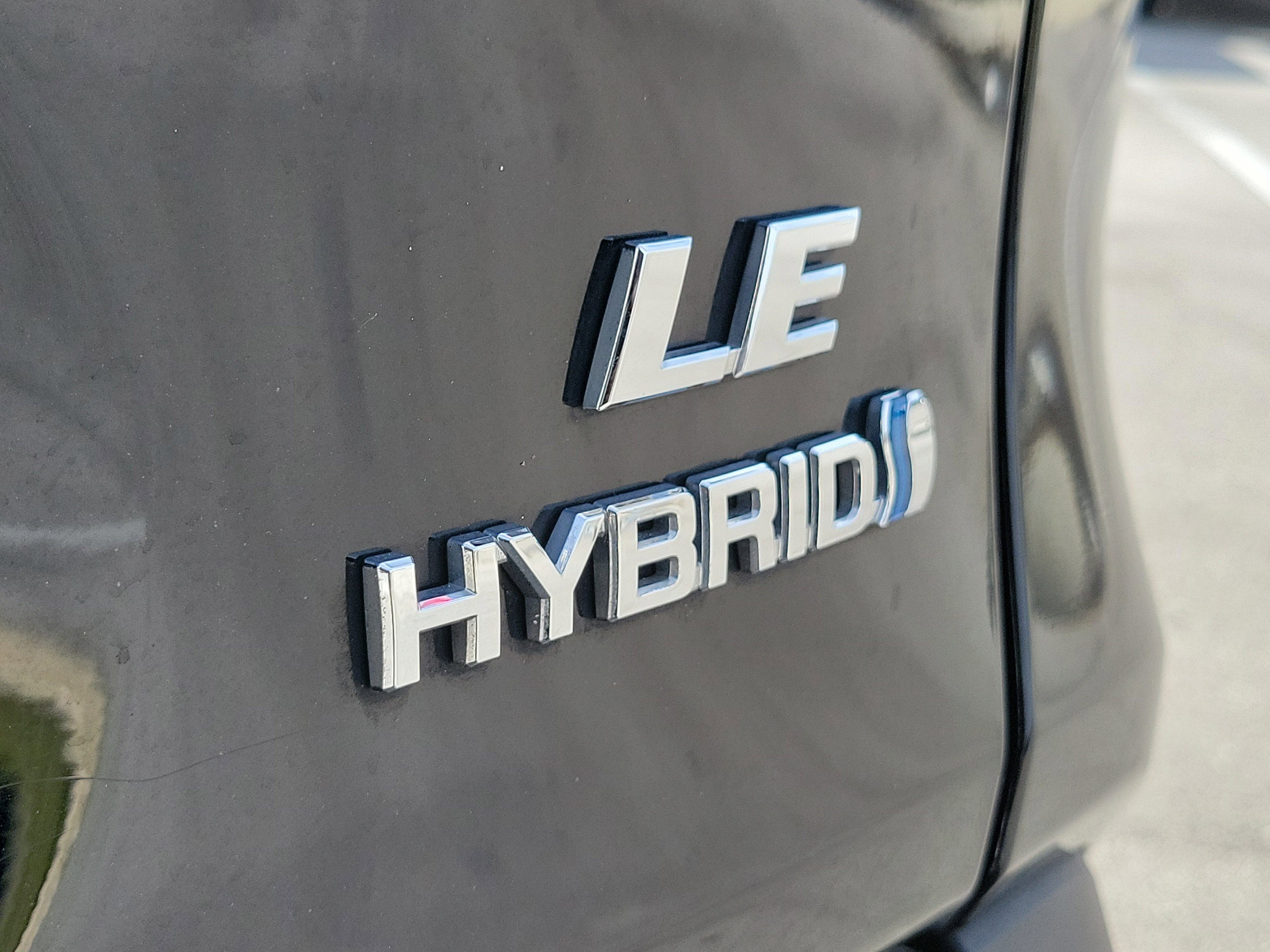 Used 2023 Toyota RAV4 LE image 9