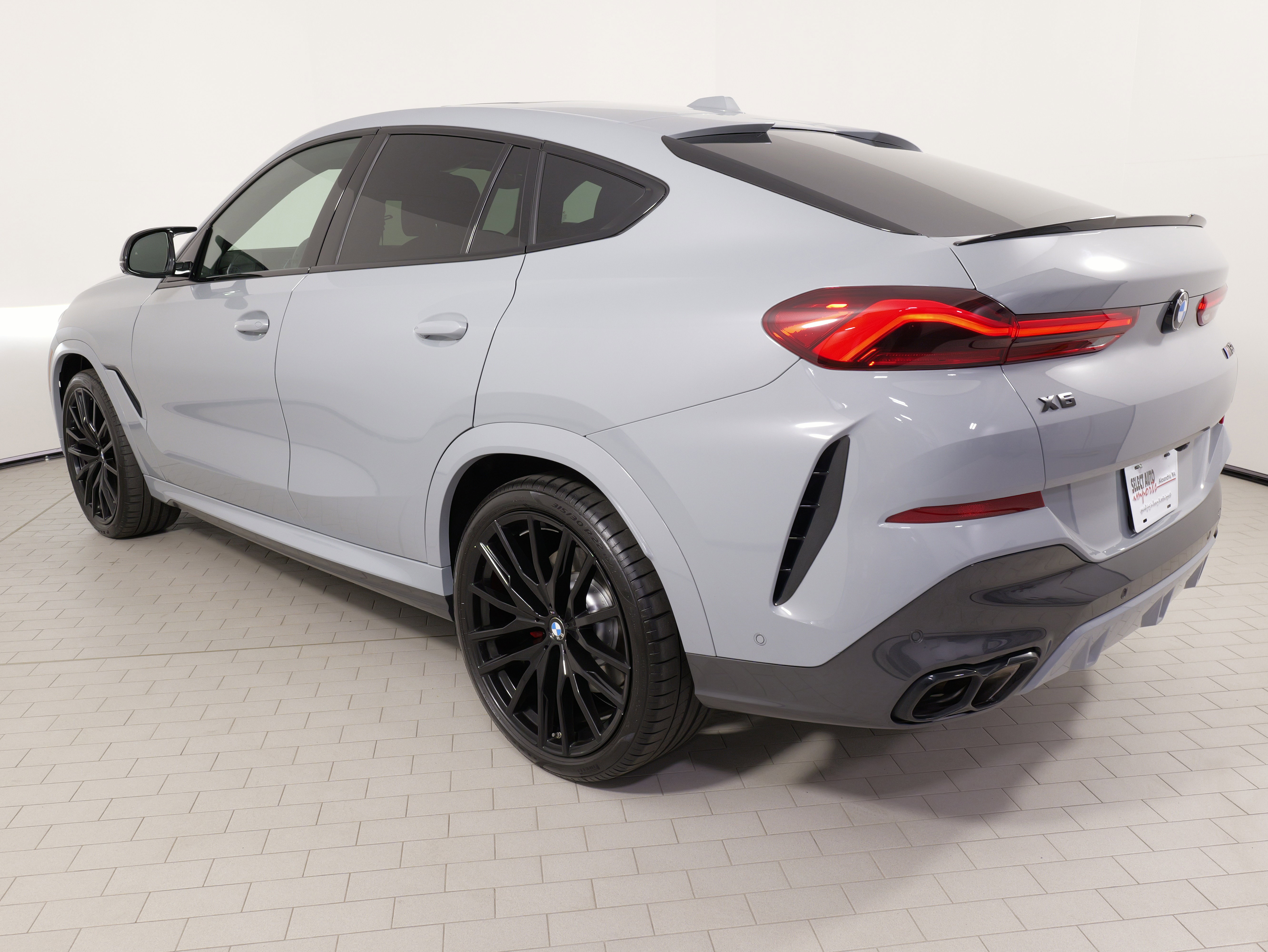 Used 2025 BMW X6 M60i AWD/4WD image 16