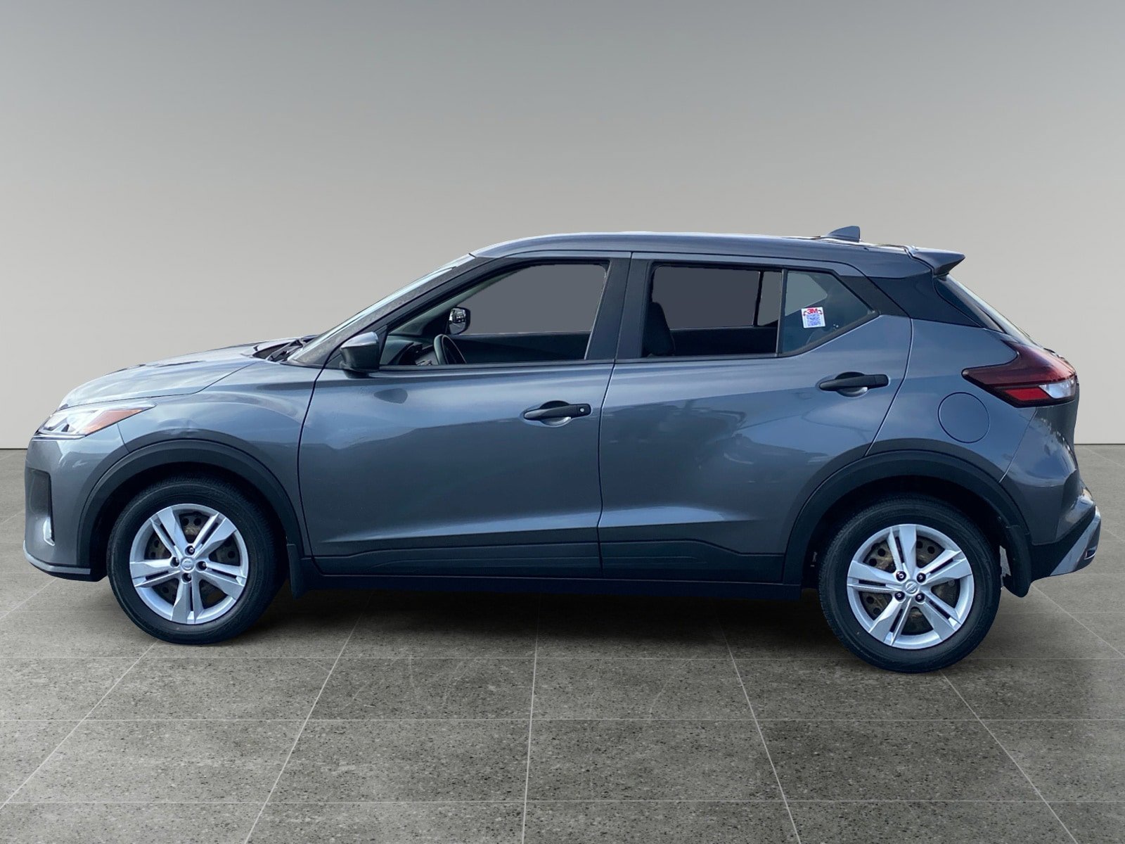 Used 2022 Nissan Kicks S w/ Interior Electronics Package FWD image 2