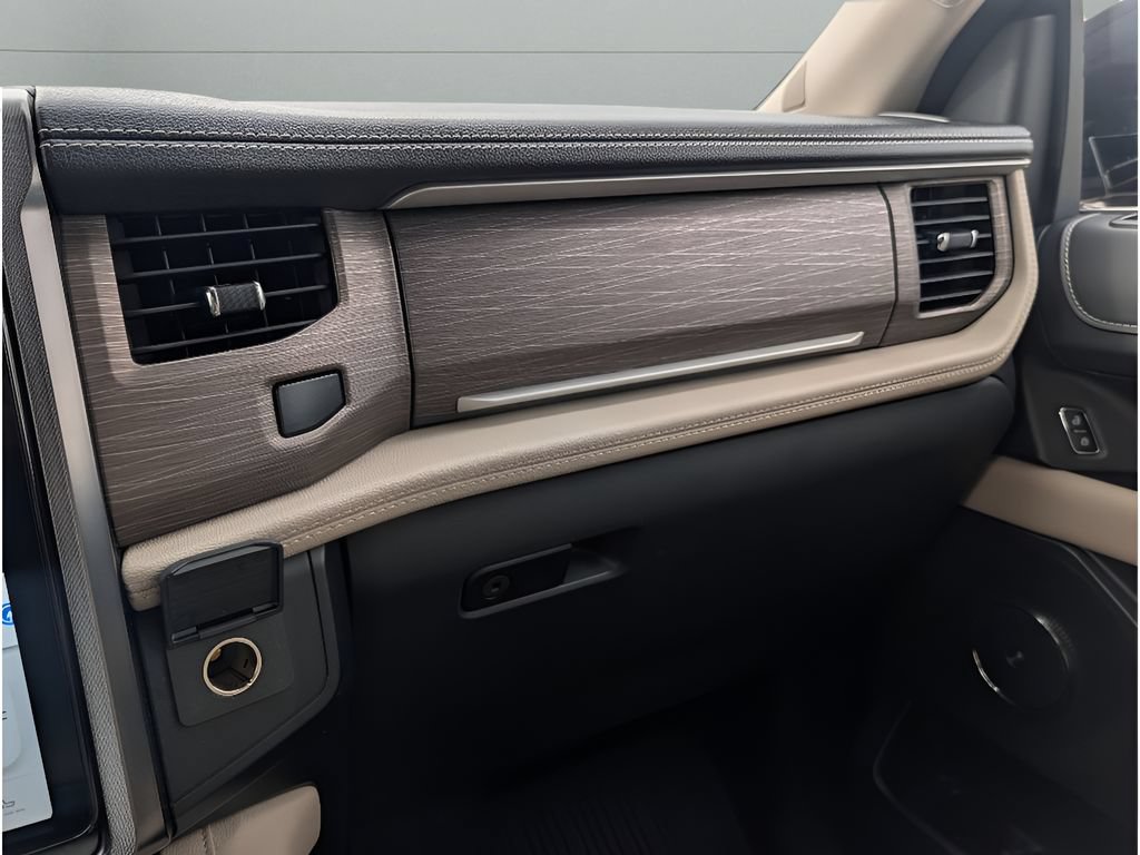 Used 2023 Ford Expedition Limited RWD image 29