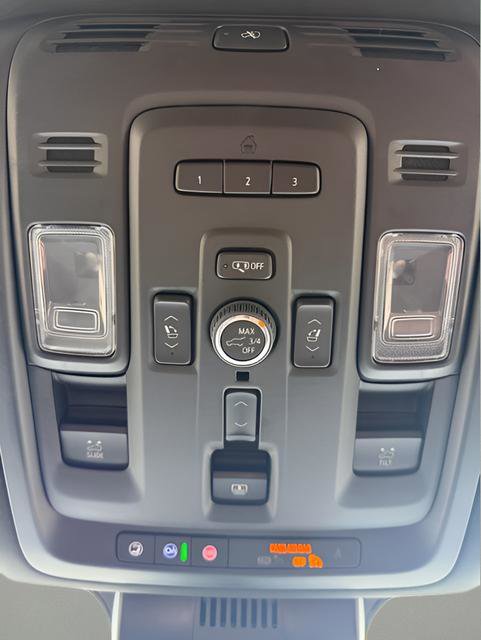 Used 2024 GMC Yukon Denali Ultimate image 28
