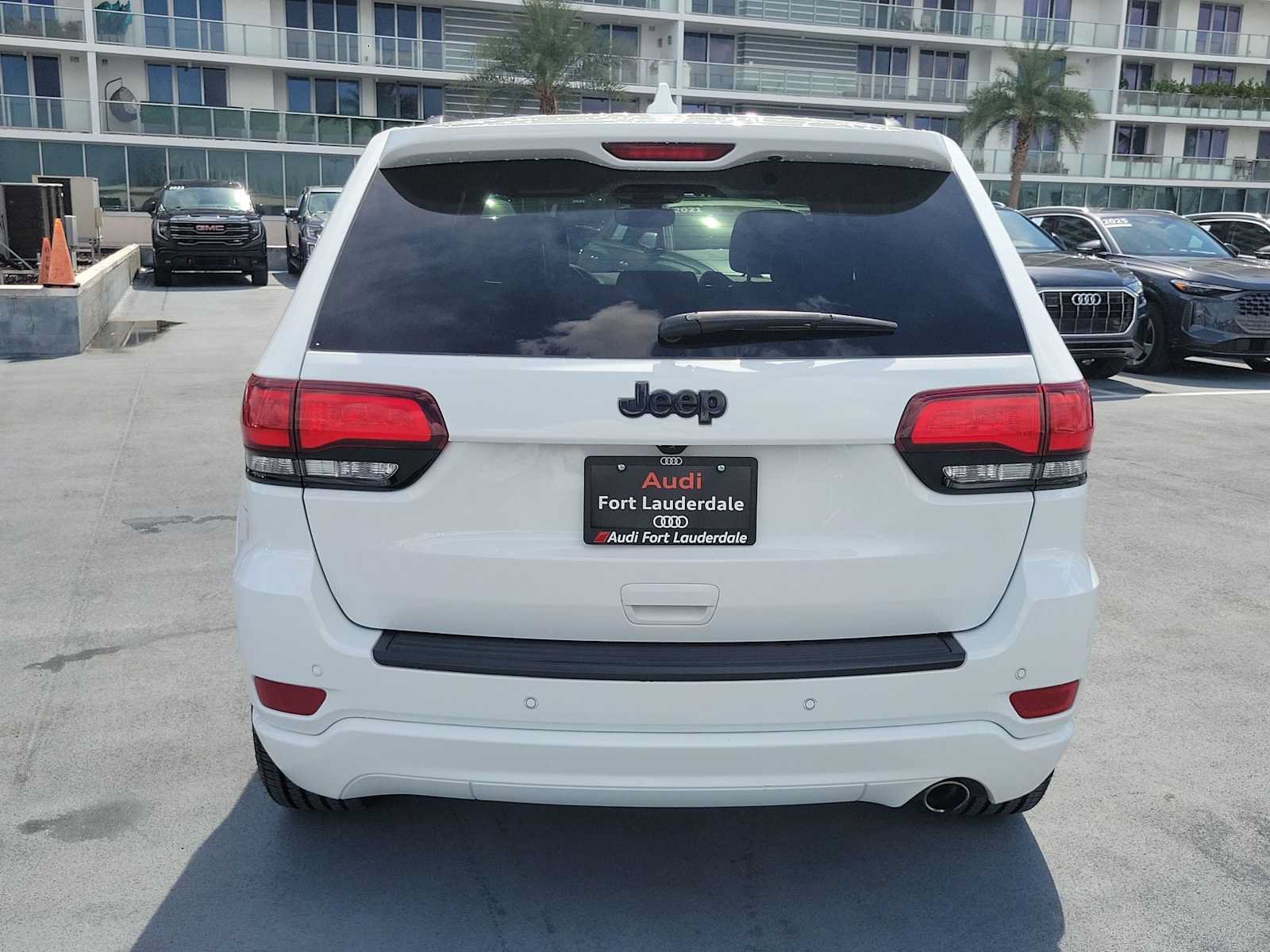 Used 2020 Jeep Grand Cherokee Altitude RWD image 5