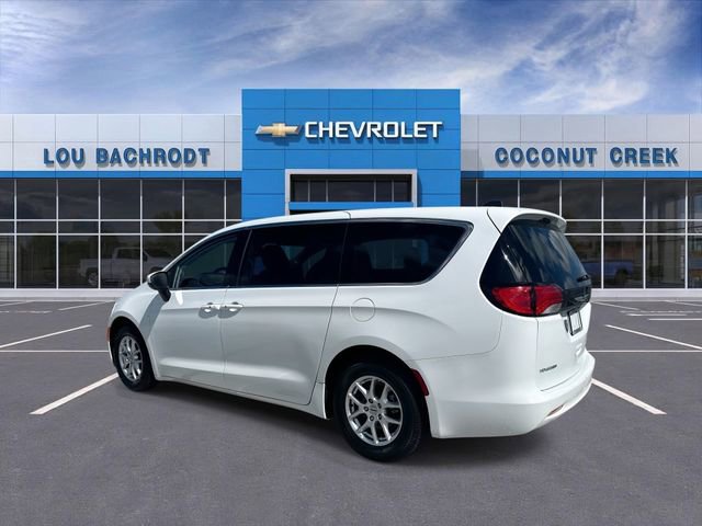 Used 2023 Chrysler Voyager LX FWD image 6