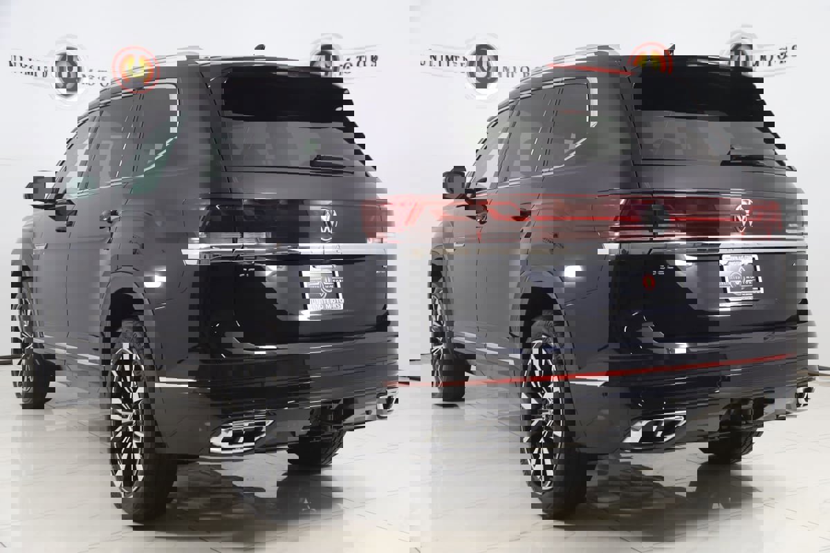 Used 2024 Volkswagen Atlas SEL Premium R-Line image 4