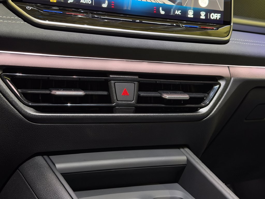 New 2026 Volkswagen Tiguan SE AWD/4WD image 18