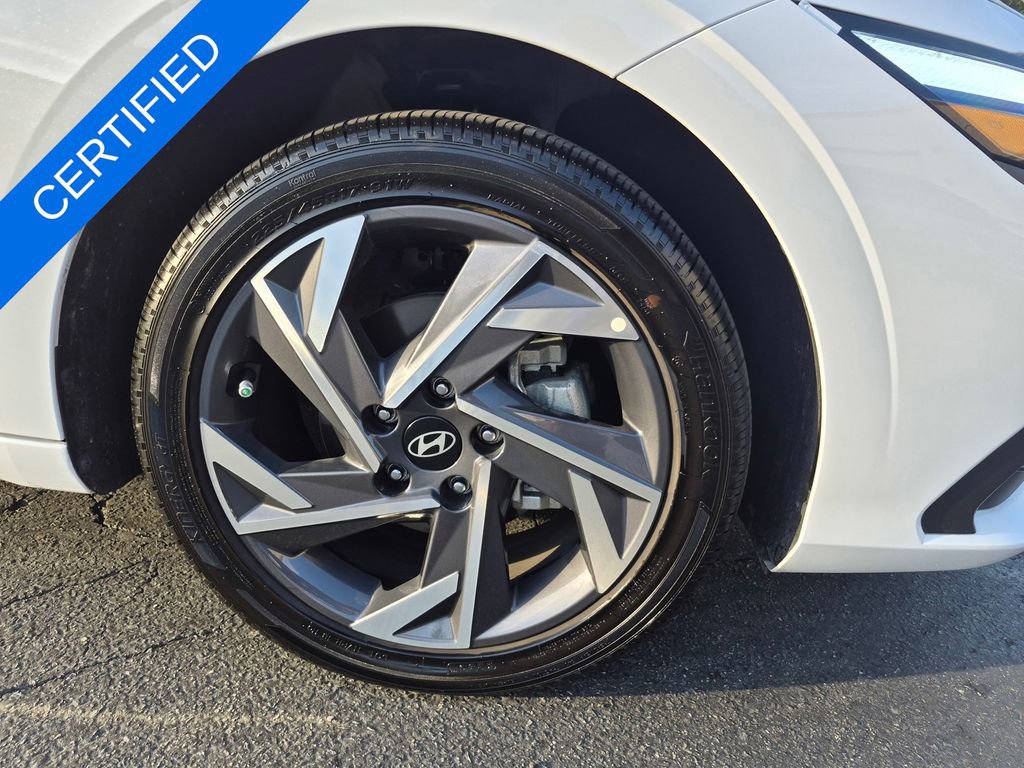 Used 2025 Hyundai Elantra SEL image 9
