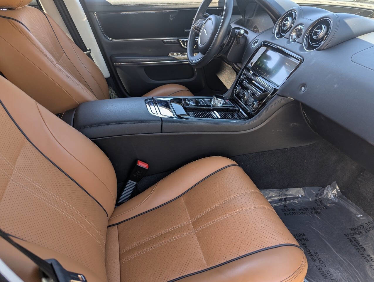 Used 2019 Jaguar XJ R-Sport image 11