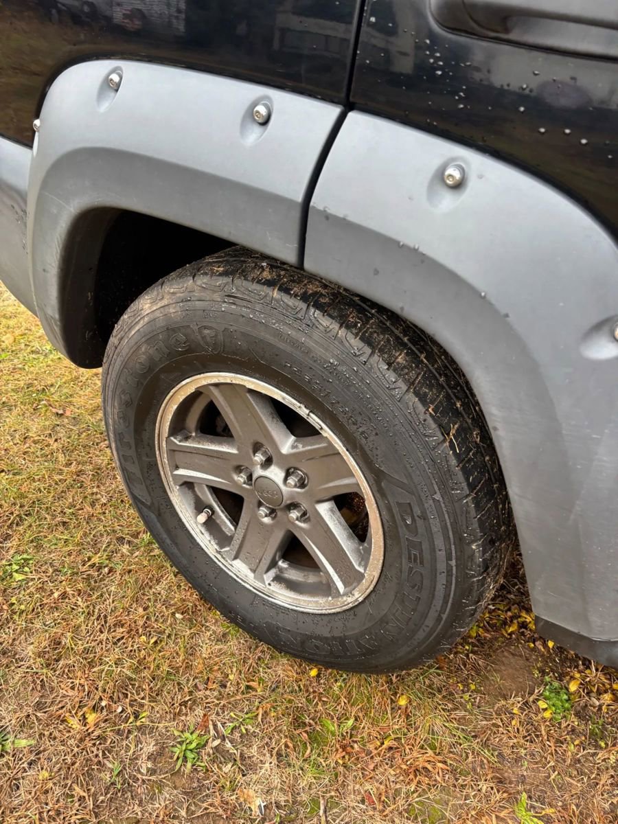 Used 2005 Jeep Liberty Renegade image 30