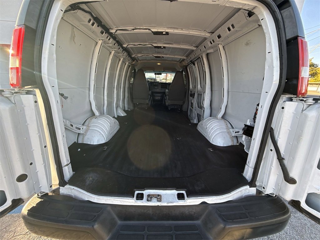 Used 2021 Chevrolet Express 2500 w/ Driver Convenience Package image 17