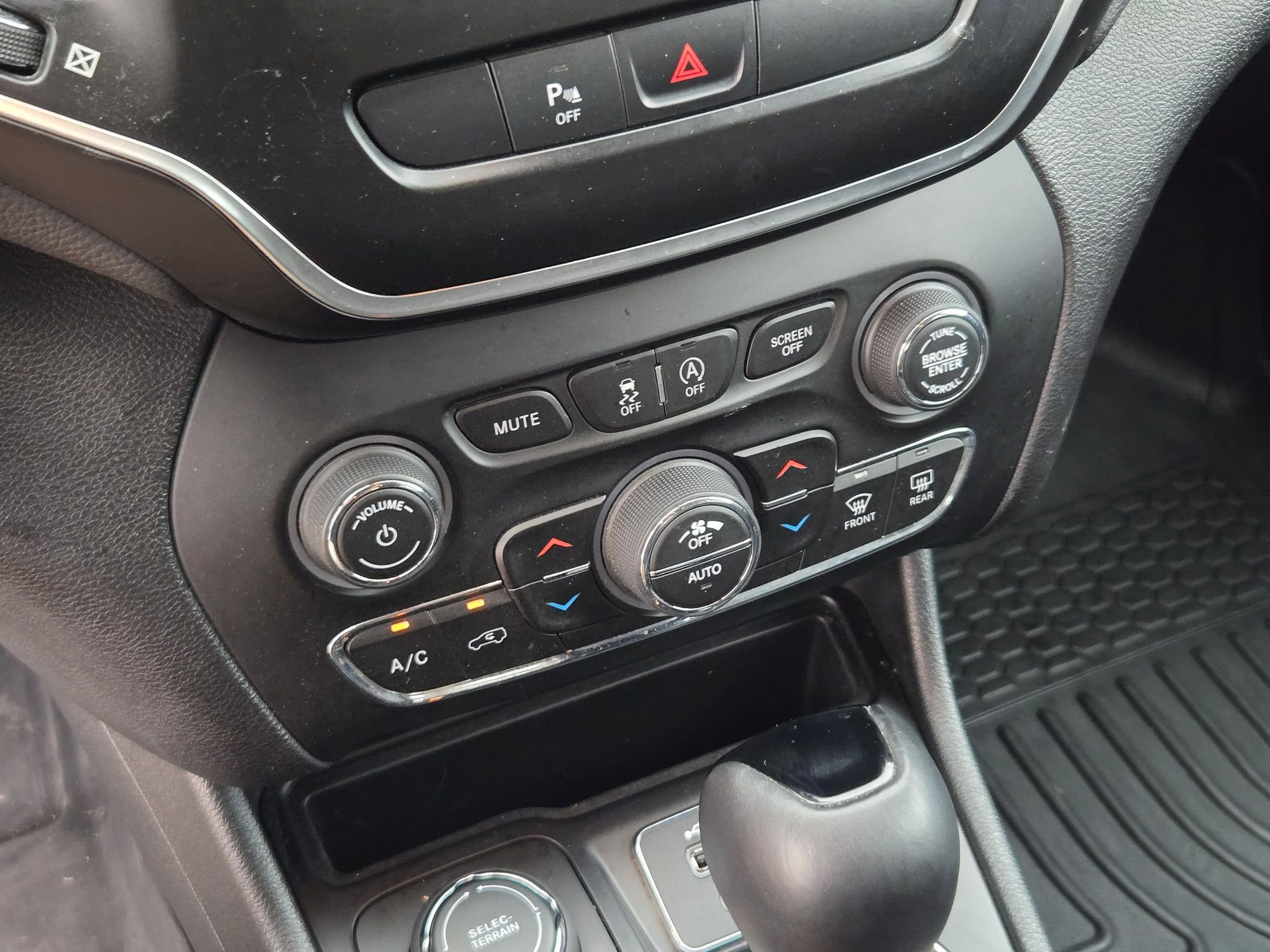 Used 2020 Jeep Cherokee Latitude Plus image 19