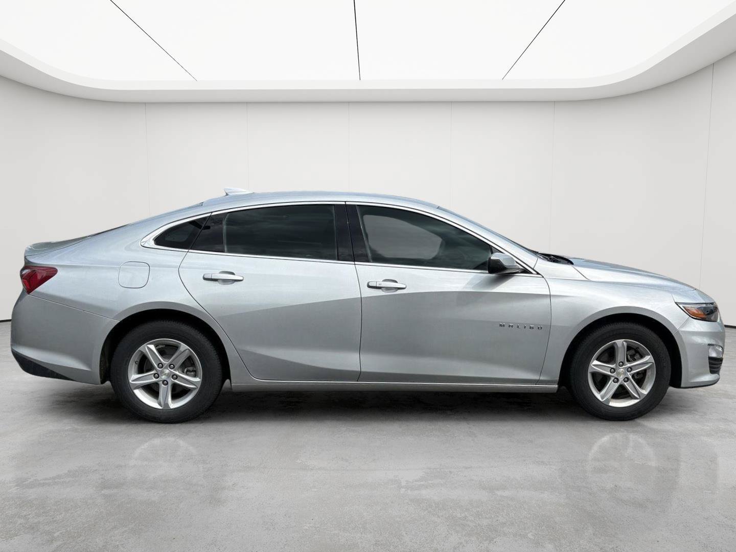 Used 2022 Chevrolet Malibu LT FWD image 4