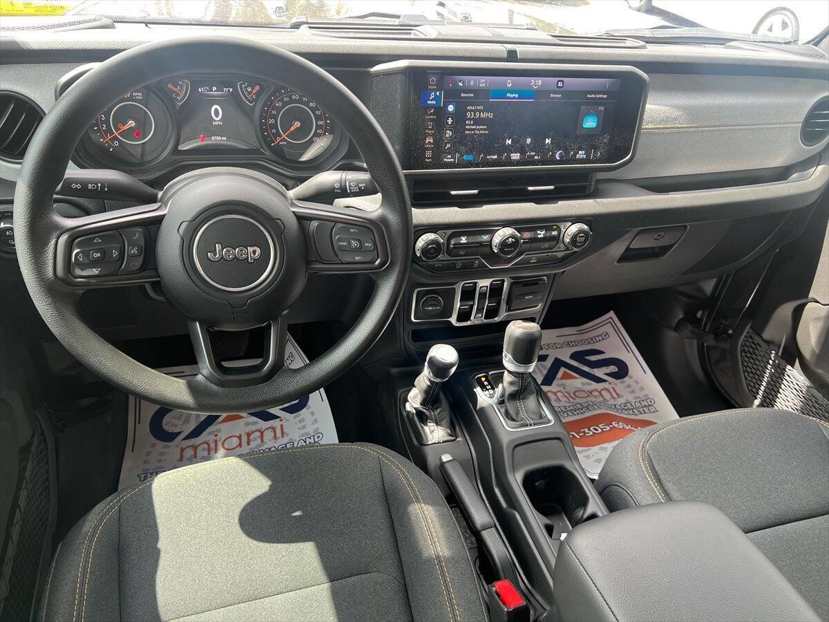 Used 2025 Jeep Gladiator Sport AWD/4WD image 11