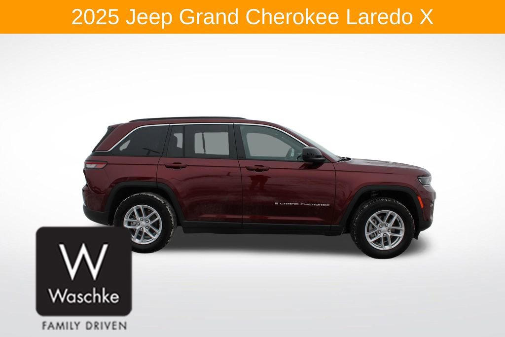 Used 2025 Jeep Grand Cherokee Laredo X w/ Trailer Tow Package AWD/4WD image 9