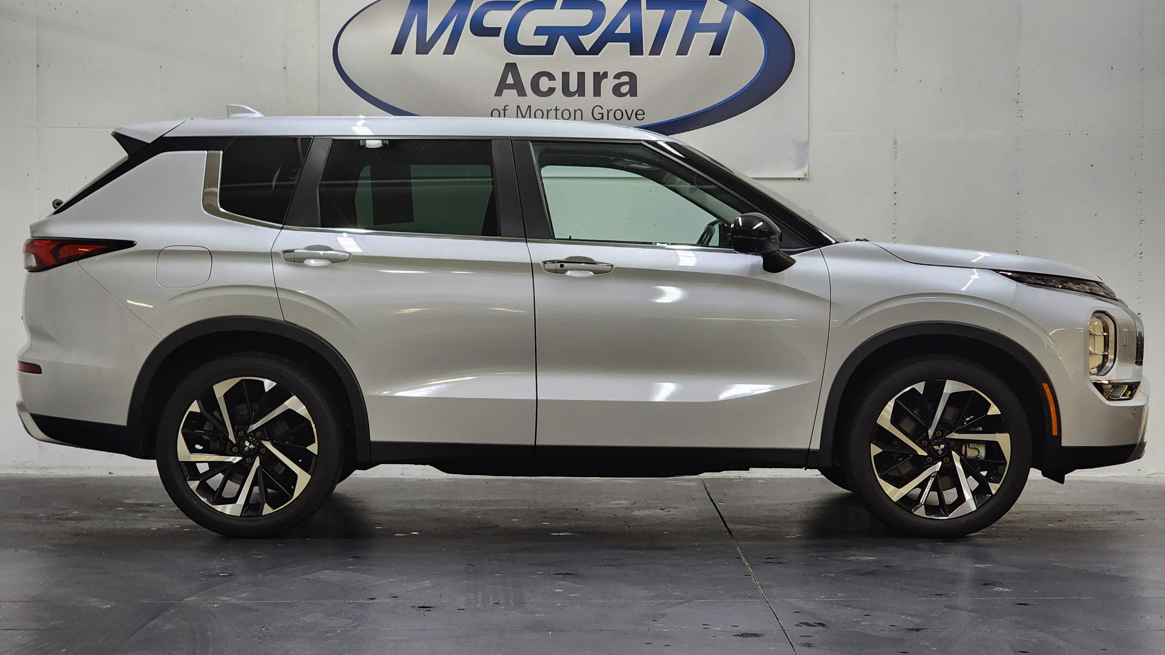 Used 2022 Mitsubishi Outlander SE image 3