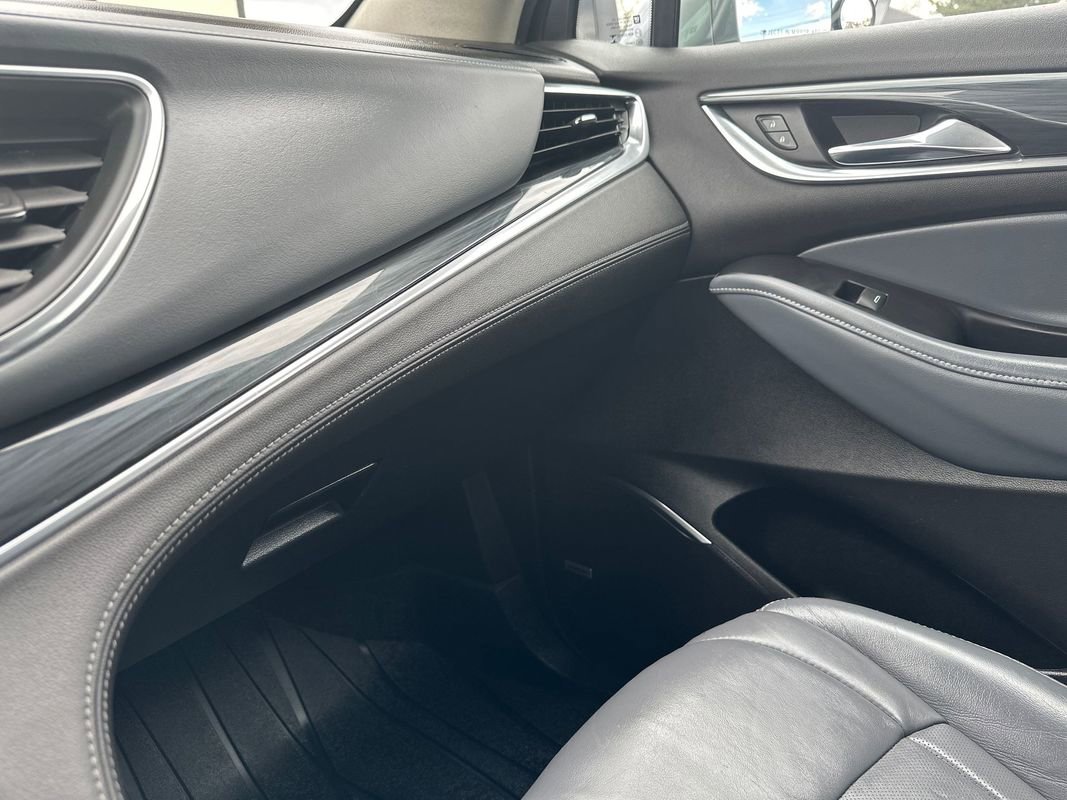 Used 2018 Buick Enclave Premium image 35