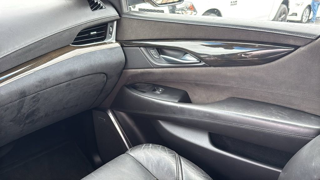 Used 2018 Cadillac Escalade ESV Platinum AWD/4WD image 32