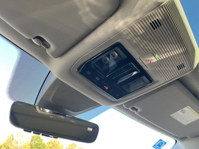 Used 2025 Volkswagen Atlas SE w/ Panoramic Sunroof Package image 39