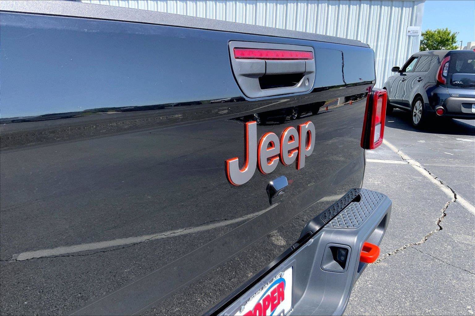 Used 2021 Jeep Gladiator Mojave w/ Cold Weather Group AWD/4WD image 30