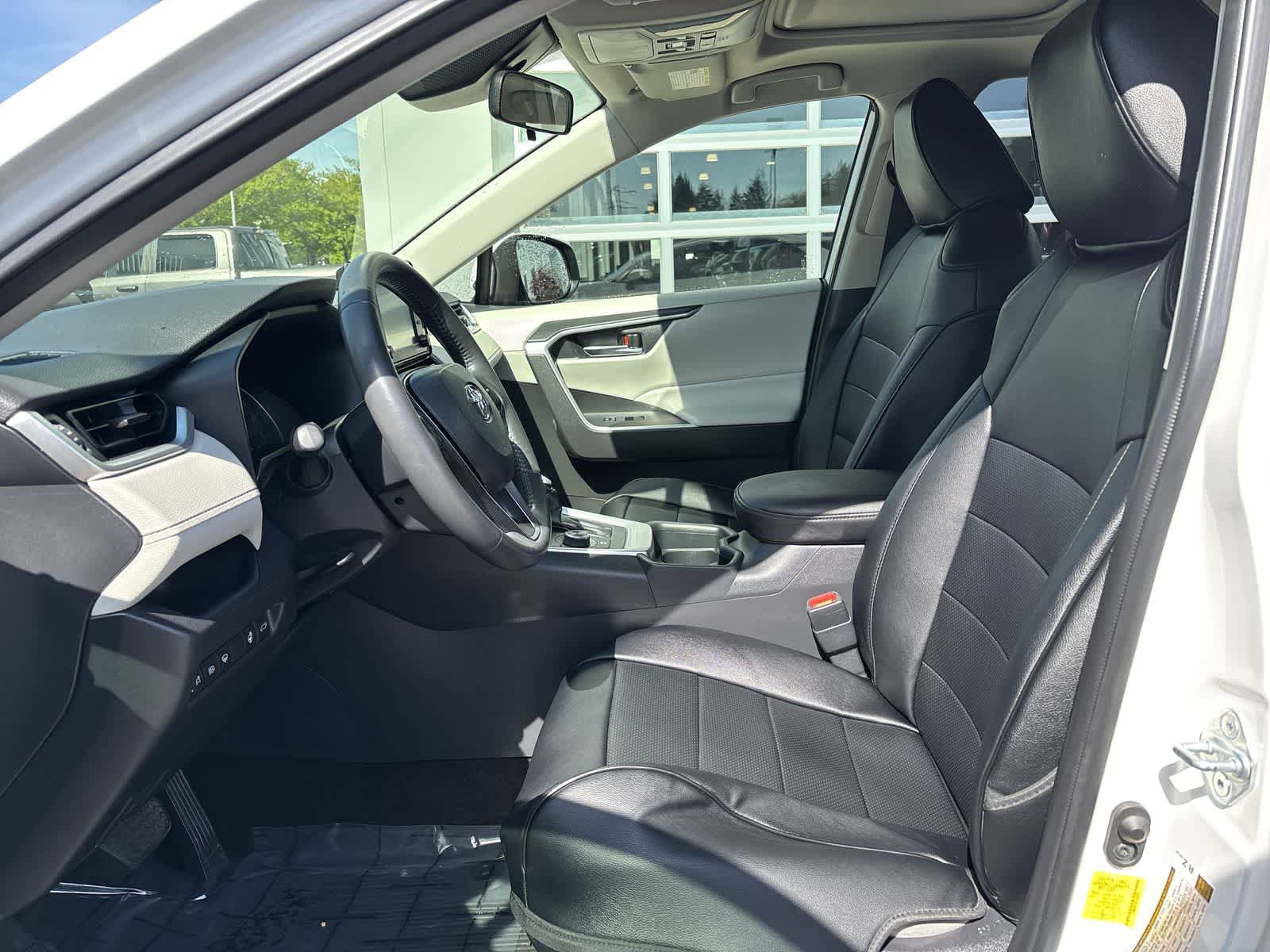 Used 2020 Toyota RAV4 XLE w/ Convenience Package AWD/4WD image 8
