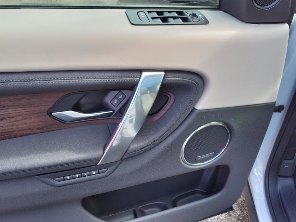 Used 2025 Land Rover Discovery Sport S image 14