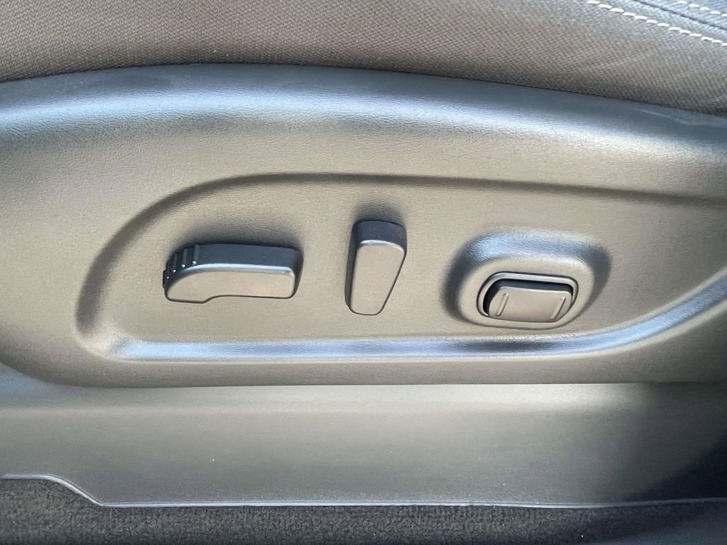 Used 2024 Nissan Titan SV w/ SV Bronze Edition Package RWD image 15