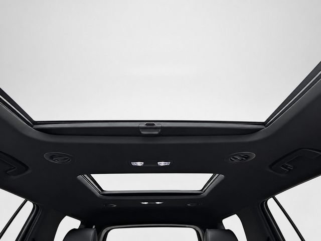 Used 2023 Chevrolet Traverse RS AWD/4WD image 25