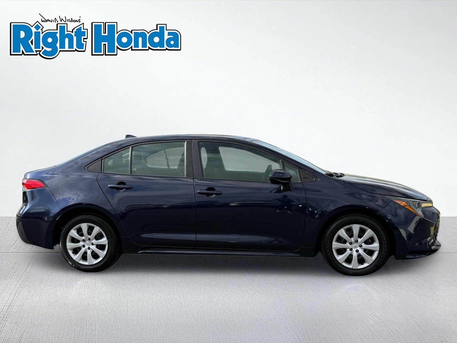 Used 2025 Toyota Corolla LE FWD image 9