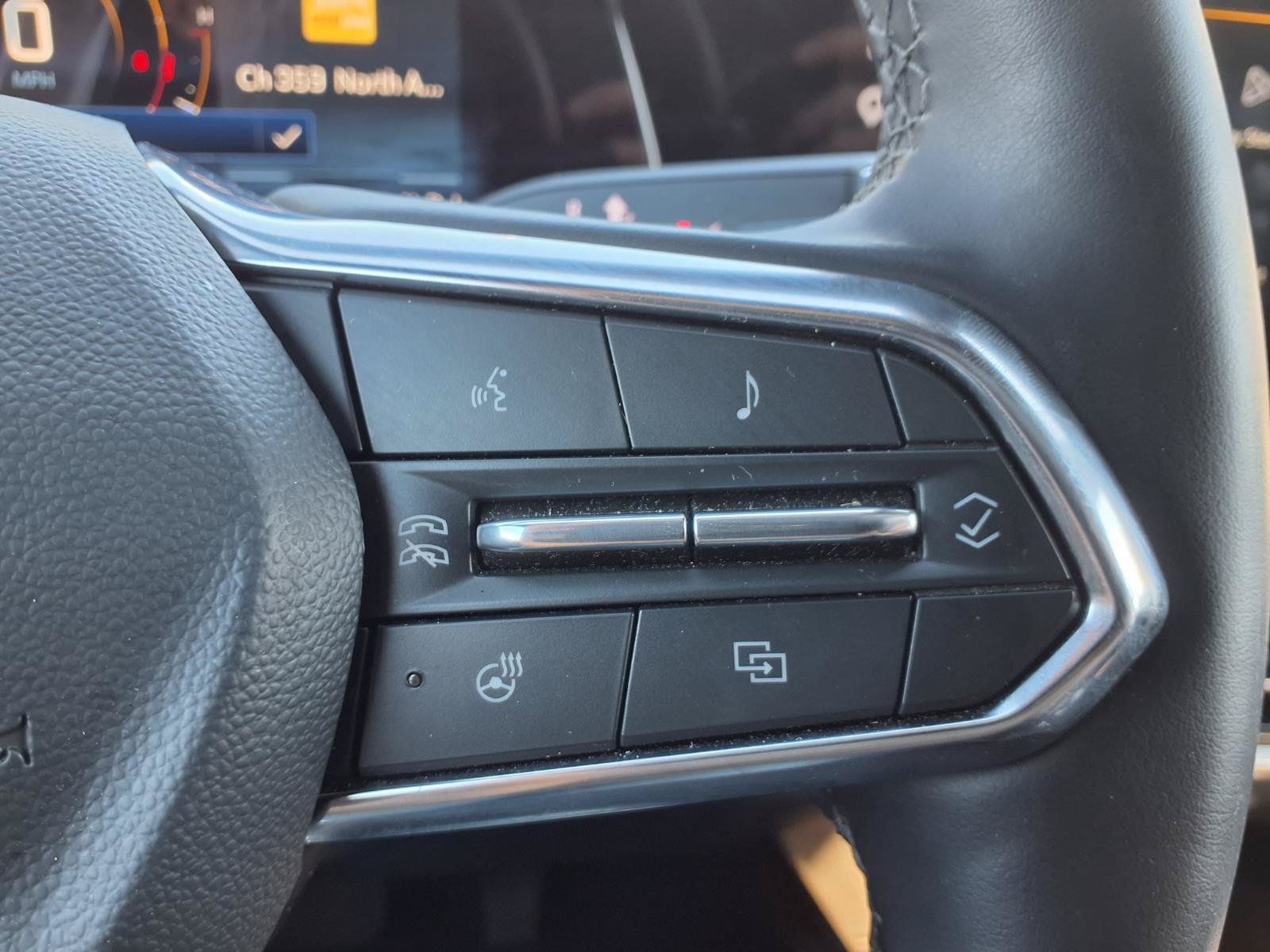 Used 2026 Chevrolet Equinox LT AWD/4WD image 17