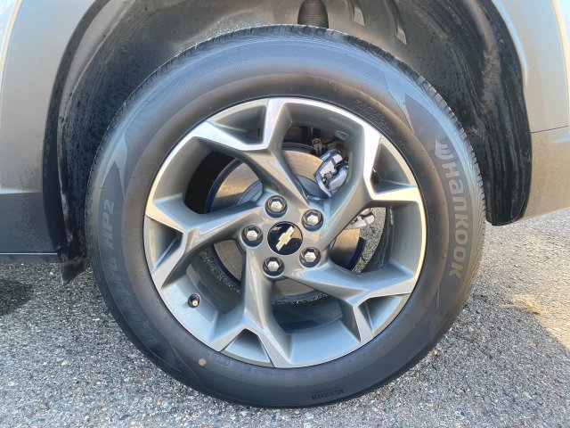 Used 2025 Chevrolet Trax LT w/ Sunroof Package FWD image 32
